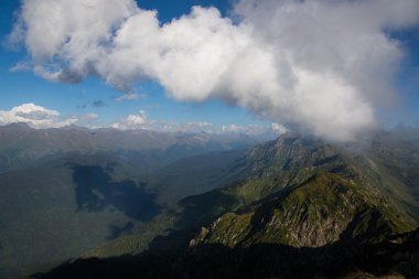 Güzel ve görkemli dağlar Kafkasya doğa rezerv