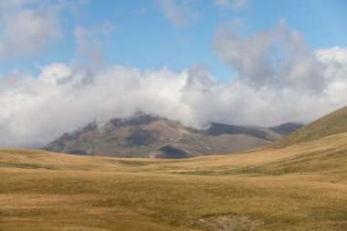 Güzel ve görkemli dağlar Kafkasya doğa rezerv