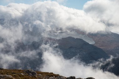 Güzel ve görkemli dağlar Kafkasya doğa rezerv