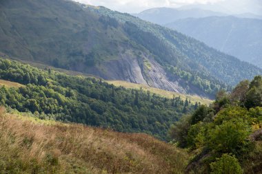 Güzel dağ manzarası Kafkasya doğa rezerv