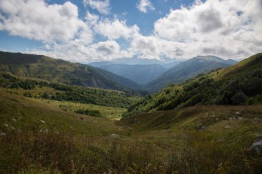 Güzel dağ manzarası Kafkasya doğa rezerv