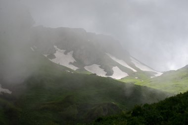 Güzel dağ manzarası Kafkasya doğa rezerv