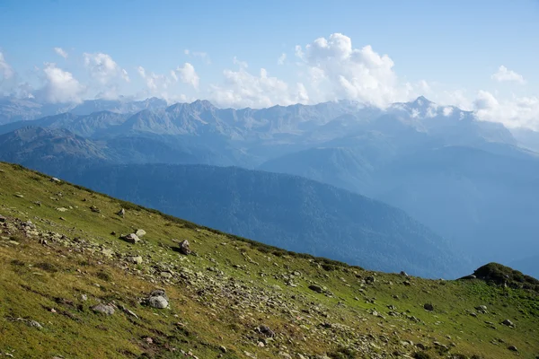 Mooi en majestueuze bergen van het natuurreservaat van de Kaukasus — Stockfoto