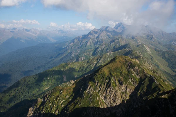 Vackra och majestätiska bergen i naturreservatet Kaukasus — Stockfoto