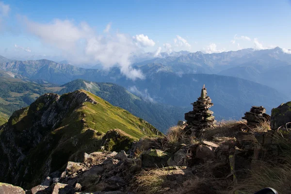 Vackra och majestätiska bergen i naturreservatet Kaukasus — Stockfoto