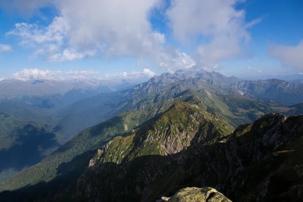 Belles et majestueuses montagnes de la réserve naturelle du Caucase — Photo