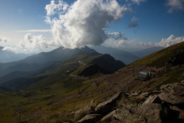 Hermosas y majestuosas montañas de la Reserva Natural del Cáucaso — Foto de Stock