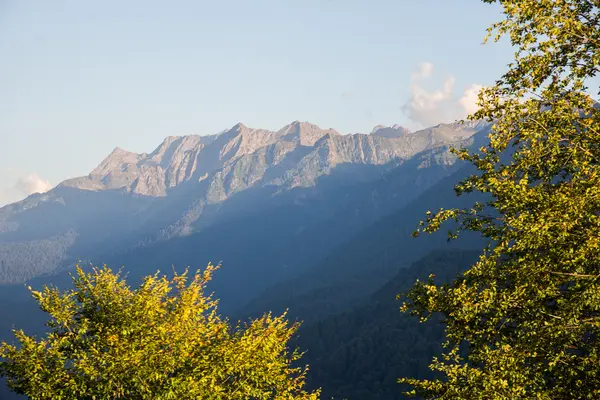 Прекрасні і Величні гори Кавказу природно-заповідного фонду — стокове фото