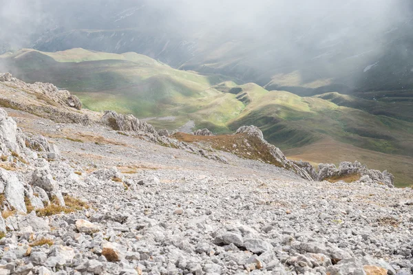 Munți frumoși și maiestuoși din Rezervația Naturală Caucaz — Fotografie, imagine de stoc