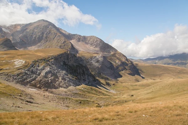 Belles et majestueuses montagnes de la réserve naturelle du Caucase — Photo