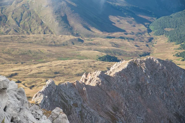 Wunderschöne und majestätische Berge des Kaukasus-Naturschutzgebietes — Stockfoto