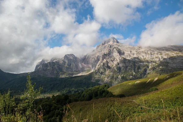 Montagna maestosa della riserva caucasica — Foto Stock