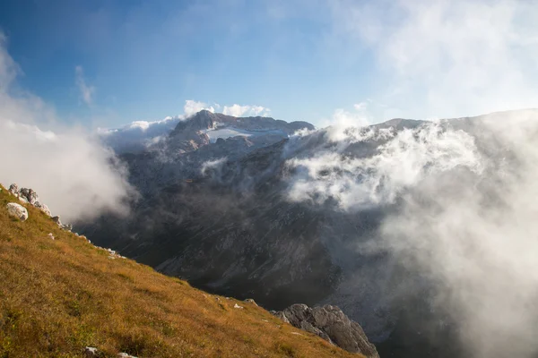 Montanha majestosa da reserva caucasiana — Fotografia de Stock