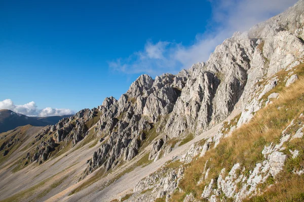 Majestuosa montaña de la reserva caucásica — Foto de Stock