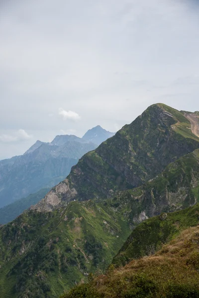 Wunderschöne Berglandschaft des Kaukasus-Naturschutzgebietes — Stockfoto