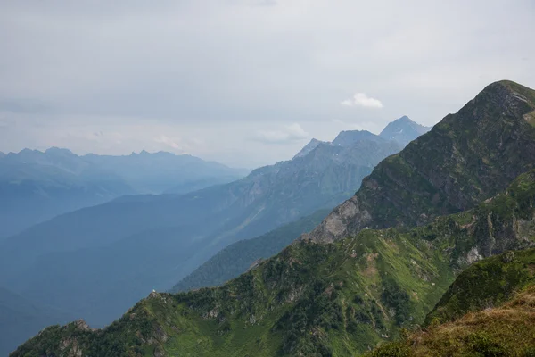 Hermoso paisaje montañoso de la Reserva Natural del Cáucaso — Foto de Stock