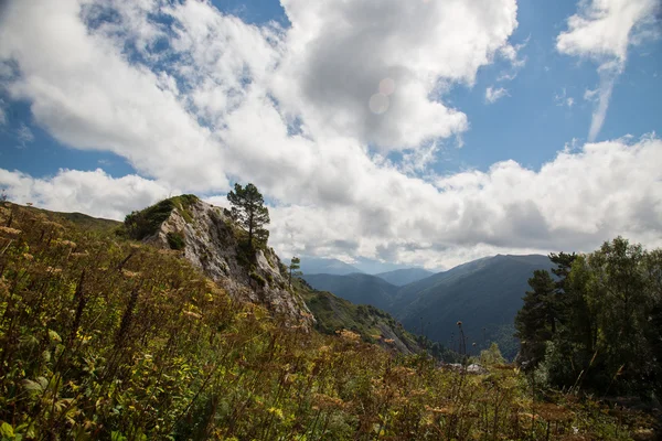 Bellissimo scenario montano della Riserva Naturale del Caucaso — Foto Stock