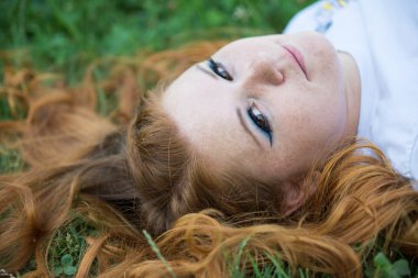 sevimli genç kız de