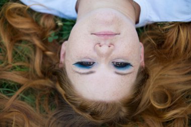 sevimli genç kız de