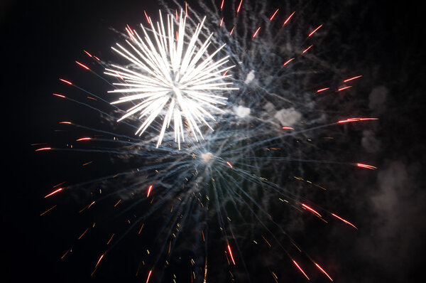 Яркий праздничный салют
