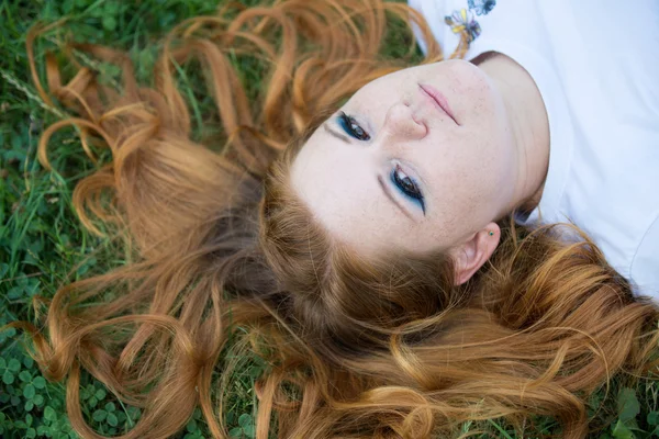 Bonito jovem menina no o tiro — Fotografia de Stock