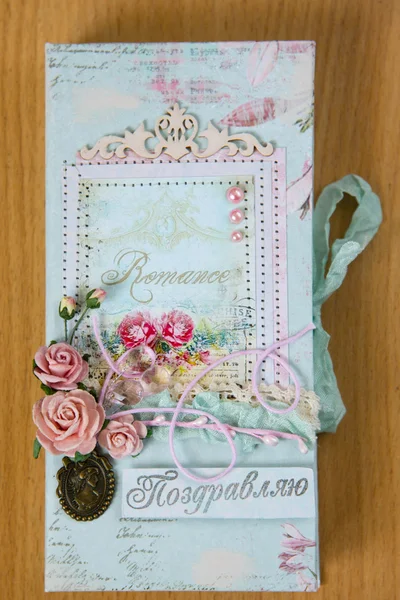 Pequenos presentes e cartões artesanais — Fotografia de Stock