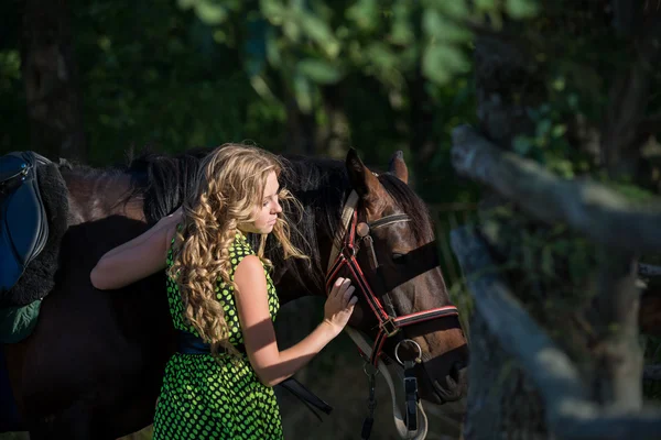 Cute young girl on the shooting — Stock Photo, Image