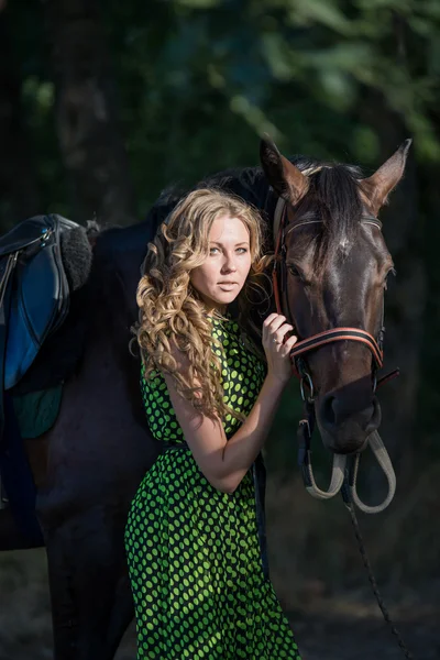 Carino giovane ragazza su il tiro — Foto Stock