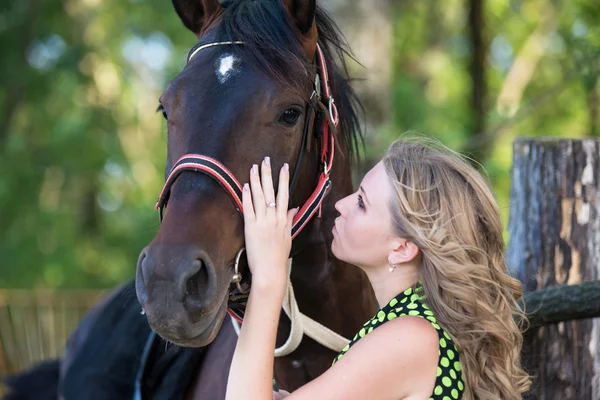 Carino giovane ragazza su il tiro — Foto Stock