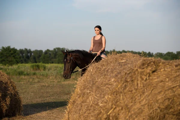 Carino giovane ragazza su il tiro — Foto Stock