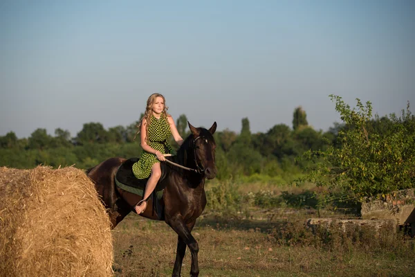 Carino giovane ragazza su il tiro — Foto Stock