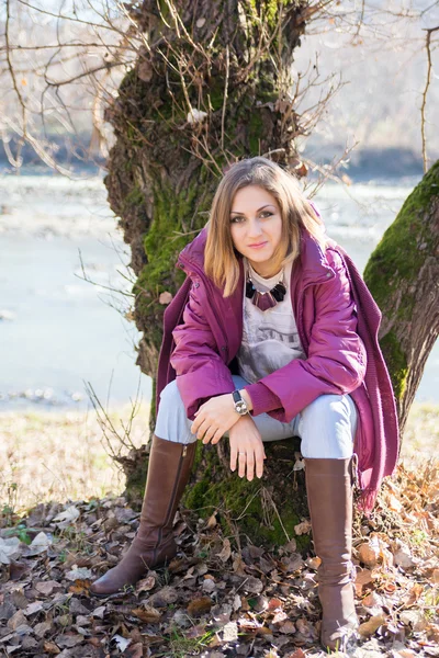 Bonito jovem menina no o tiro — Fotografia de Stock