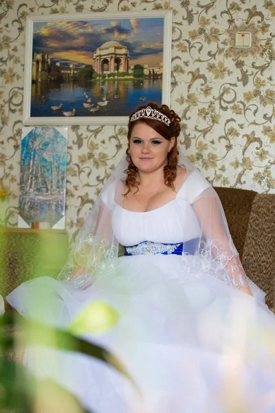 Beautiful bride on wedding day — Stock Photo, Image