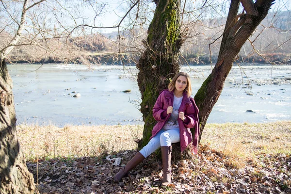 Cute young girl on the shooting — Stock Photo, Image