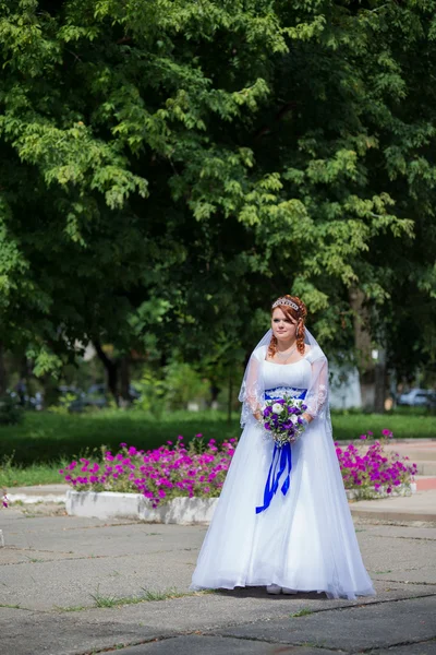 Hermosa novia el día de la boda — Foto de Stock