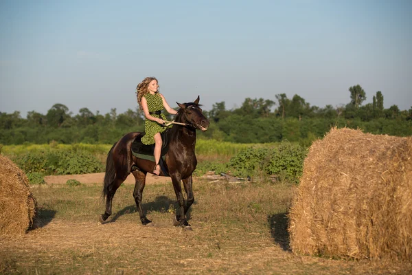 Mignonne jeune fille sur le tir Image En Vente