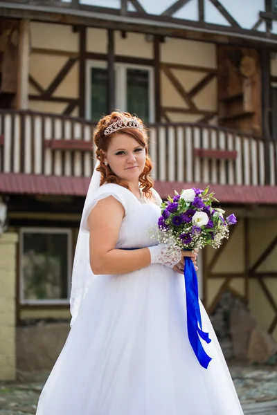 Beautiful bride on wedding day — Stock Photo, Image