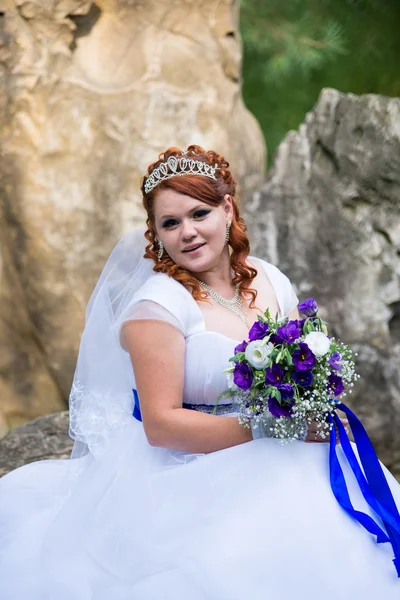 Красивая невеста в день свадьбы — стоковое фото