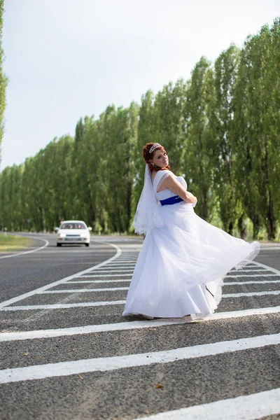 Bella sposa il giorno del matrimonio — Foto Stock