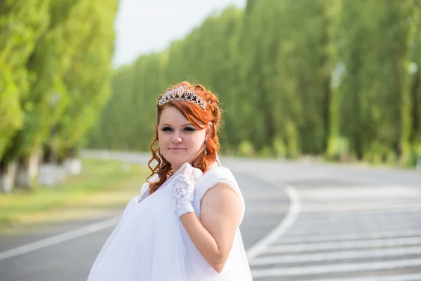 Beautiful bride on wedding day — Stock Photo, Image