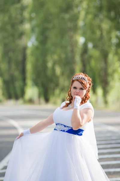 Beautiful bride on wedding day — Stock Photo, Image