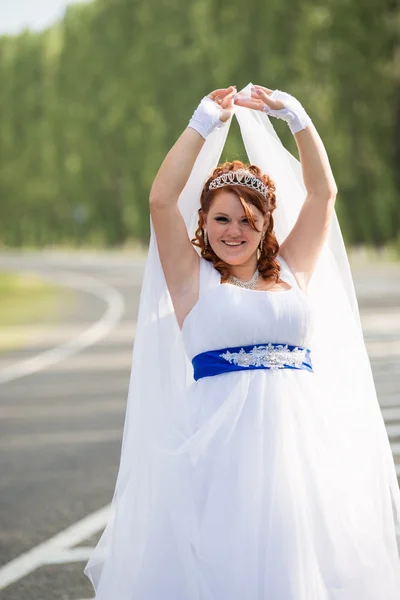 Bella sposa il giorno del matrimonio — Foto Stock