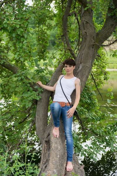 The young girl on walk — Stock Photo, Image