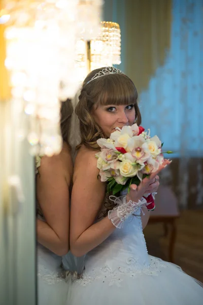 Bella giovane sposa — Foto Stock