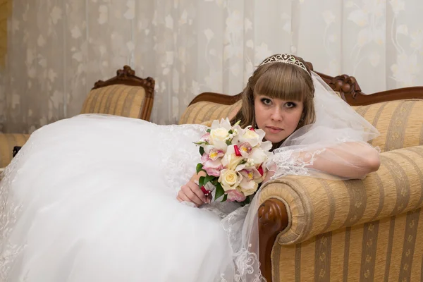 Beautiful young bride — Stock Photo, Image