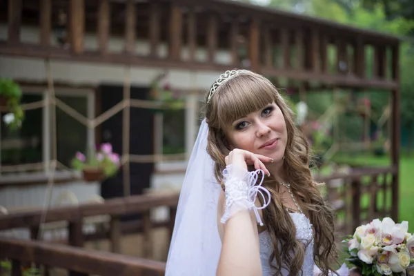 Beautiful bride on wedding day — Stock Photo, Image