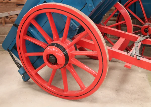 Roda de carrinho de madeira . — Fotografia de Stock