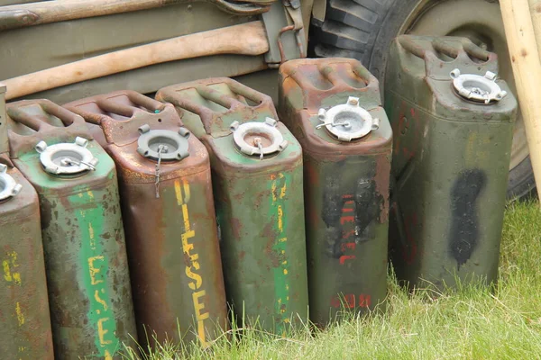 Vintage Benzines Dízelüzemű Kannák Egy Csoportja — Stock Fotó