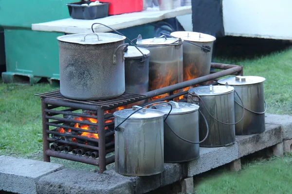 Panelas Cozinhar Grande Fogão Carvão Livre — Fotografia de Stock