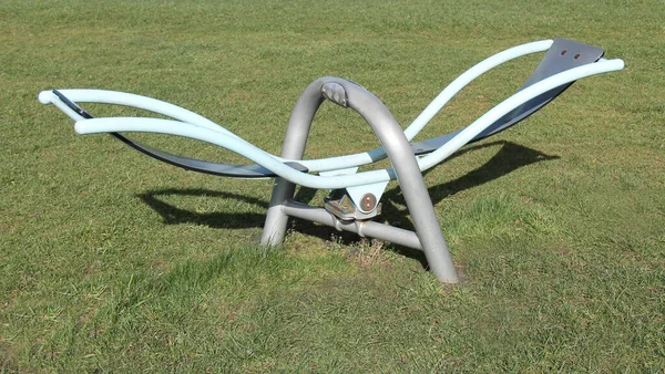 Bir Modern Metal Çerçeveli Testere Çocuk Sahası Oyuncak.